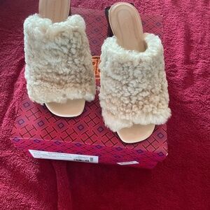 Tory Burch Block T Shearling Mule Sandals Buttermilk Size 9